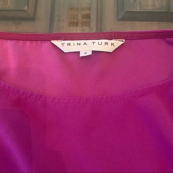 Trina Turk Amor Cold Shoulders Magenta Top Size S - Picture 6 of 11